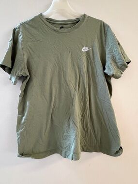 Nike Men’s Olive Green Short-Sleeve Logo Tee
